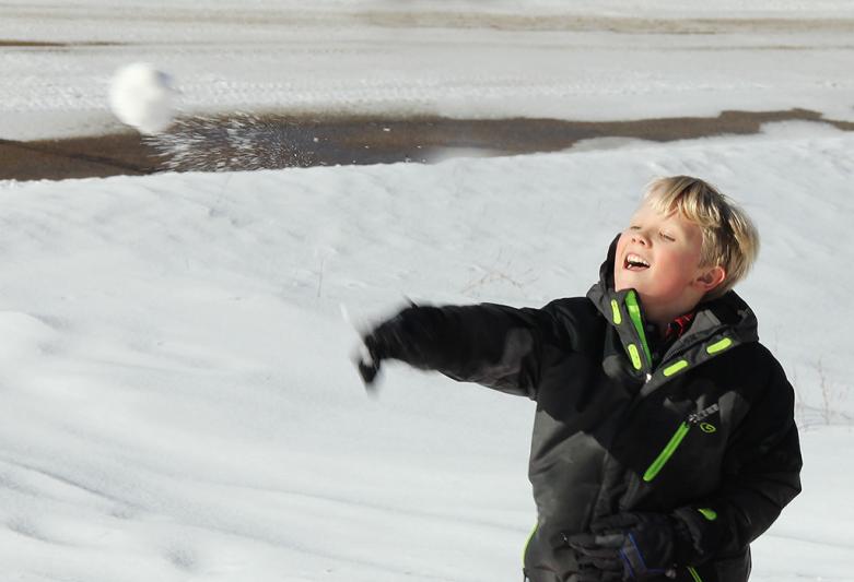 Competition entry: Snow Ball Fight