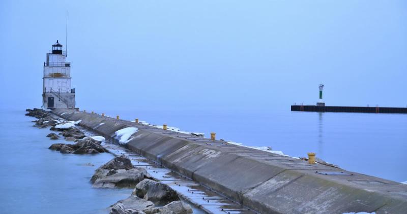 Competition entry: Manitowoc Breakwater Light, WI