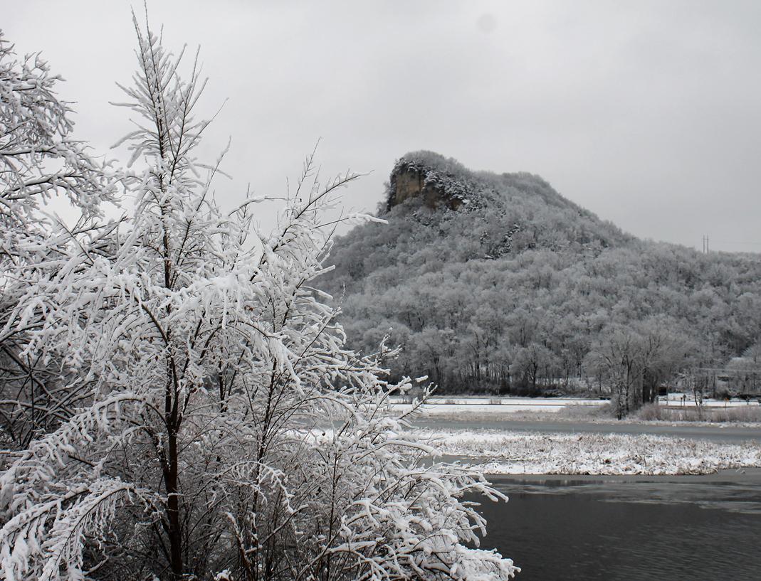 Competition entry: Bluff in snow