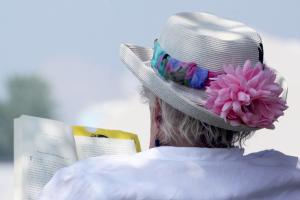 Competition entry: Lady reading in park