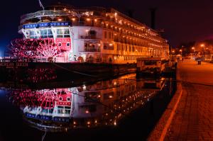 Competition entry: American Queen Reposin'