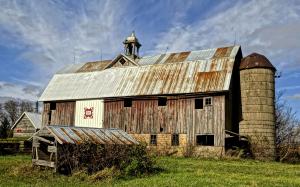 Competition entry: Stately 1909 Barn with One New Addition